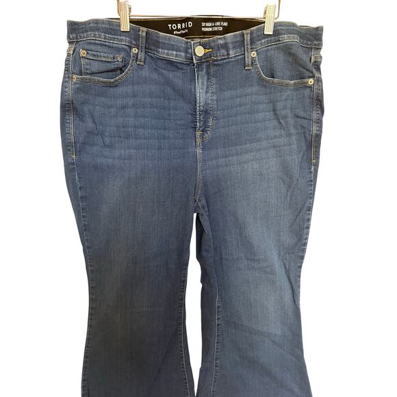 Torrid Sky High A-Line Flare High-Rise Jeans Women’s 20 Short Blue Denim Stretch - Picture 8 of 12